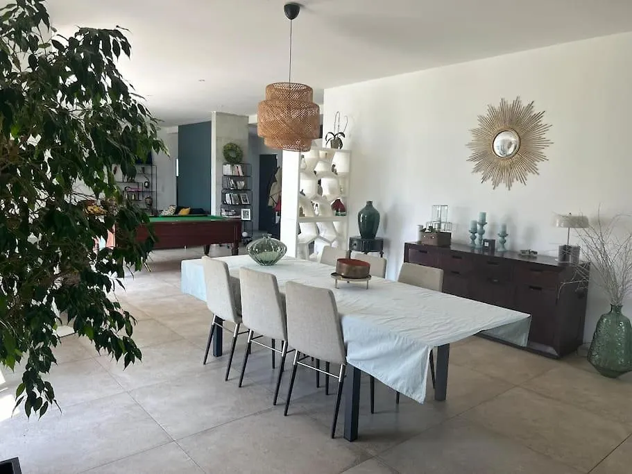 La Maison De Famille Arles 0*,